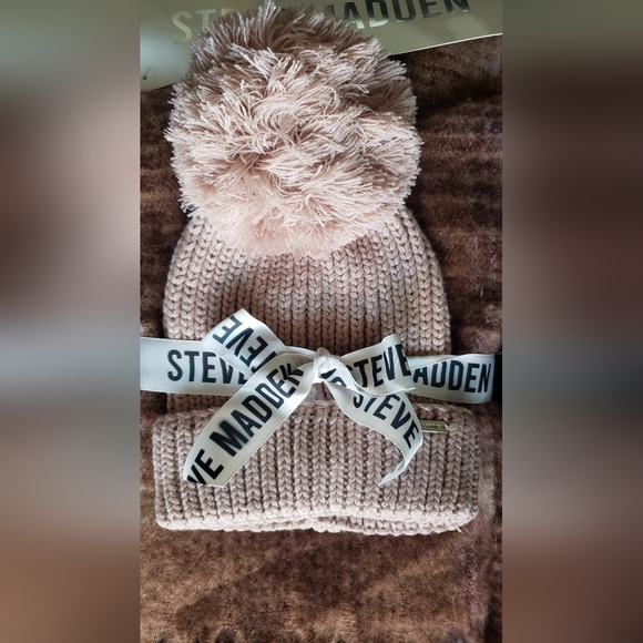 Steve Madden Scarf and Beanie Bundle NWT - Picture 3 of 5